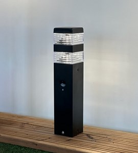 Borne extérieure pyramide 1000 lumens avec détecteur