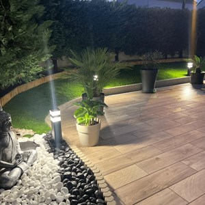 Borne extérieure pyramide 40cm noir