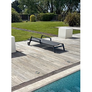 Bain de soleil en aluminium et toile plastifiée