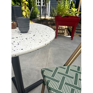 Ensemble repas de jardin 2 places en acier et plateau terrazzo