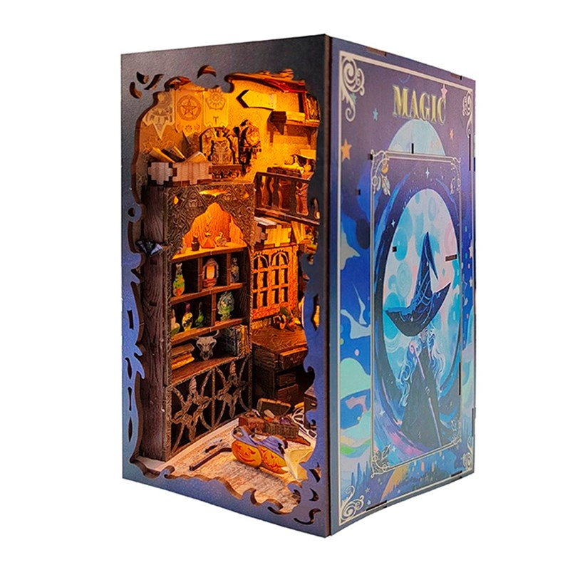 Bibliothèque magique ombre lunaire. Book nook en bois, design 3d réaliste.