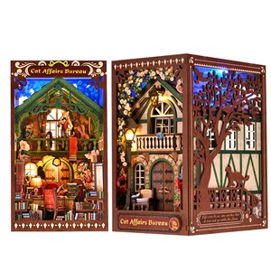 Bureau de chats. Book nook en bois, design 3d réaliste avec de nombreux détails.