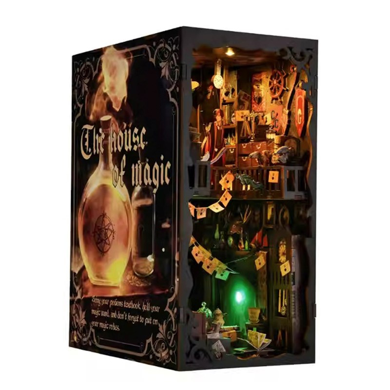 Maison magique. Book nook en bois, design 3d réaliste.