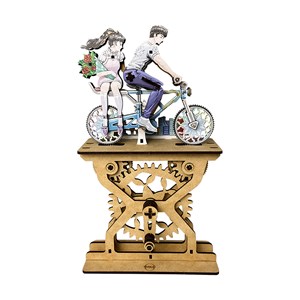 Maquette en bois 3d, avec mouvement mécanique design amants du vélo en couleur.