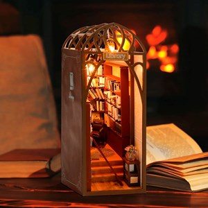 Bibliothèque encyclopédie. Book nook réaliste.
