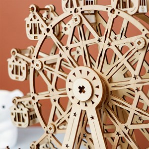 Maquette en bois 3d, design de noria avec mouvement mécanique.