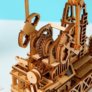 Maquette en bois 3d, conception de puits de pétrole avec mouvement mécanique.