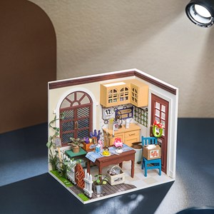 Salle à manger mrs charlies. Maison de poupées maquette.