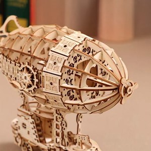 Maquette en bois 3d, design de véhicule aérien avec mouvement mécanique.