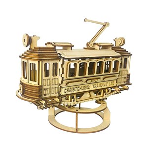 Maquette en bois 3d, avec mouvement mécanique design de tramway ancien.