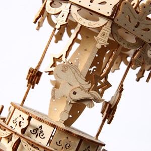 Maquette en bois 3d, conception de carrousel avec mouvement mécanique. 82 pièces