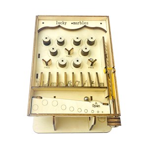 Maquette en bois 3d, avec mouvement mécanique design de jeu de billes. 50 pièces