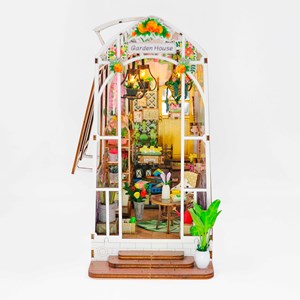 Maison de jardin. Maquette 3d réaliste avec de nombreux détails et lumières led.