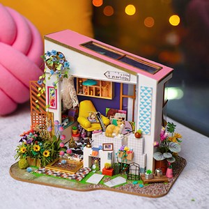 Porche de lilys. Maison de poupées en maquette en bois à peindre et à assembler.