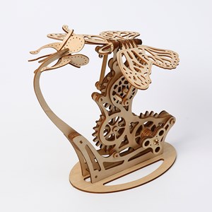 Maquette en bois 3d, design de papillon avec mouvement mécanique. 138 pièces.