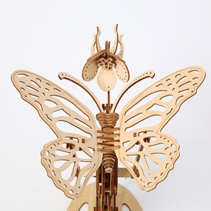 Maquette en bois 3d, design de papillon avec mouvement mécanique. 138 pièces.
