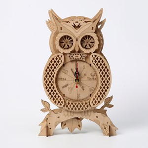 Maquette en bois 3d, design de montre en forme de hibou. 46 pièces.