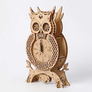 Maquette en bois 3d, design de montre en forme de hibou. 46 pièces.