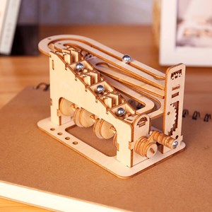 Maquette en bois 3d, design de piste à billes. 78 pièces.