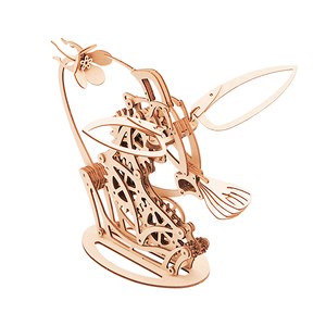 Maquette en bois 3d, conception de colibri mécanique.