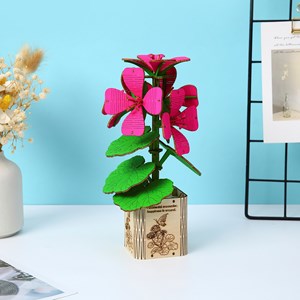 Maquette en bois 3d, design de géranium. 128 pièces.