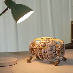 Calendrier moteur en bois à assembler. 250 pièces.