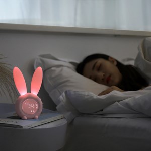Réveil enfant lapin avec lumière. Éteindre en secouant. Batterie rechargeable.