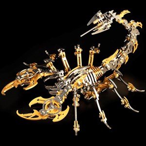 Assemblage 3d en acier inoxydable. Modèle scorpion doré.