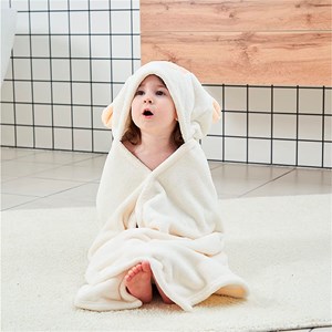 Serviette enfant design souris. Multi-usages : serviette de bain.