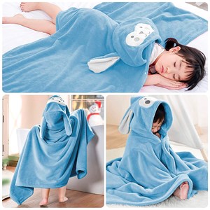 Serviette enfant design lapin. Multiusages : serviette de bain.