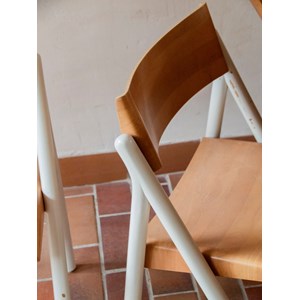 Alma, la paire de chaises en bois n°962