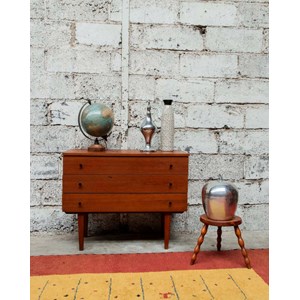 Olga, la commode en bois foncé n°284