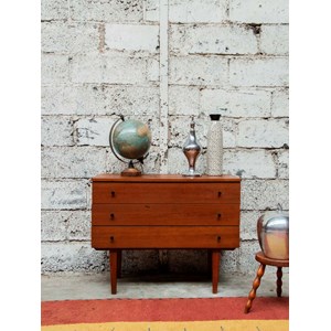 Olga, la commode en bois foncé n°284