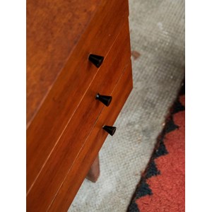 Olga, la commode en bois foncé n°284