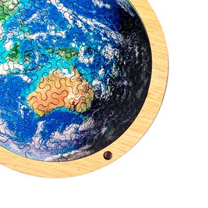 Puzzle et cadre en bois avec 34 pièces. Design terre.