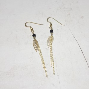 Boucles d’oreilles feuilles spinelle
