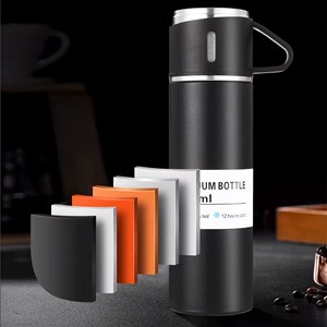 Ensemble thermos de 500ml et 3 tasses isolantes.
