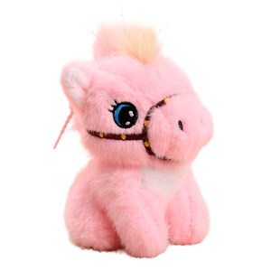 Peluche extra doux et moelleux avec pendentif. Design poulain assis rose. 13 cm.