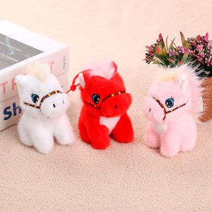 Peluche extra-doux et moelleux avec pendentif. Design poulain assis blanc. 13 cm