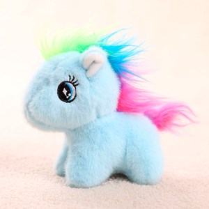 Peluche extra-doux et moelleux avec pendentif. Conception de poney coloré. 13 cm