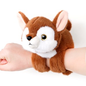 Peluche extra doux et moelleux. Design cerf avec mécanisme rétractable. 18 cm.