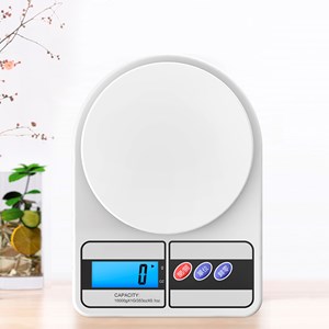 Balance de cuisine numérique. Précision de 1 g. Plage de 1 à 10 000 g.