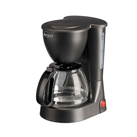 Cafetière à filtre goutte à goutte. Puissance de 550w et capacité de 600ml.