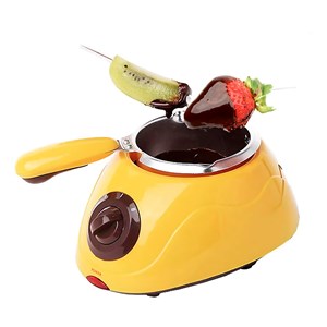 Chocolatière électrique avec de multiples accessoires.