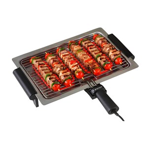 Gril en acier inoxydable avec grille en fer chromé.