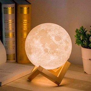 Lampe lunaire moon light multicolore avec télécommande et modes d'éclairage.