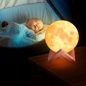 Lampe lunaire moon light multicolore avec télécommande et modes d'éclairage.