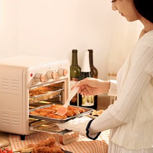 Friteuse à air avec une capacité de 15 litres. Panneau de contrôle mécanique.