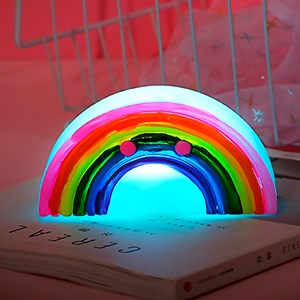 Lumière nocturne led pour enfants anti-peur. Design arc-en-ciel.