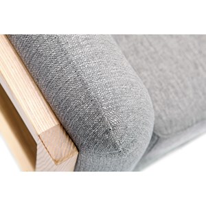 Fauteuil en tissu gris et bois clair massif yoko